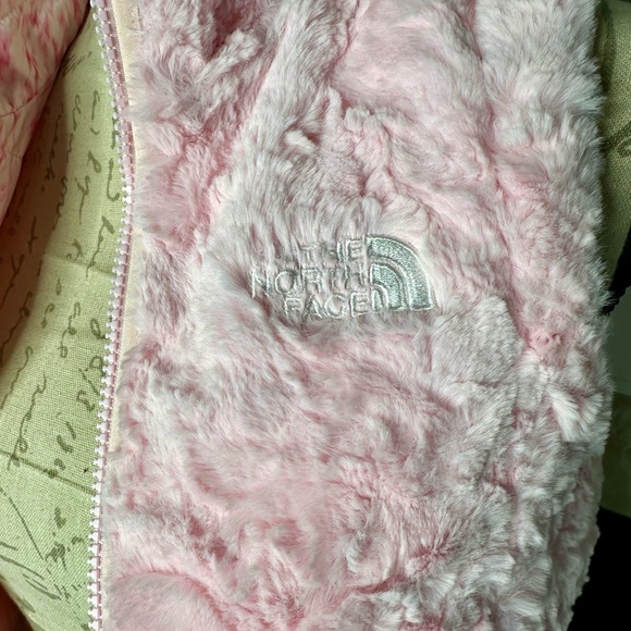 The North Face reversible puffer vest - Picture 5 of 9